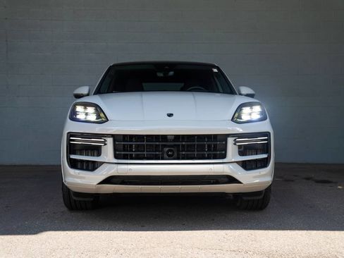 Used 2025 Porsche Cayenne Turbo image 8