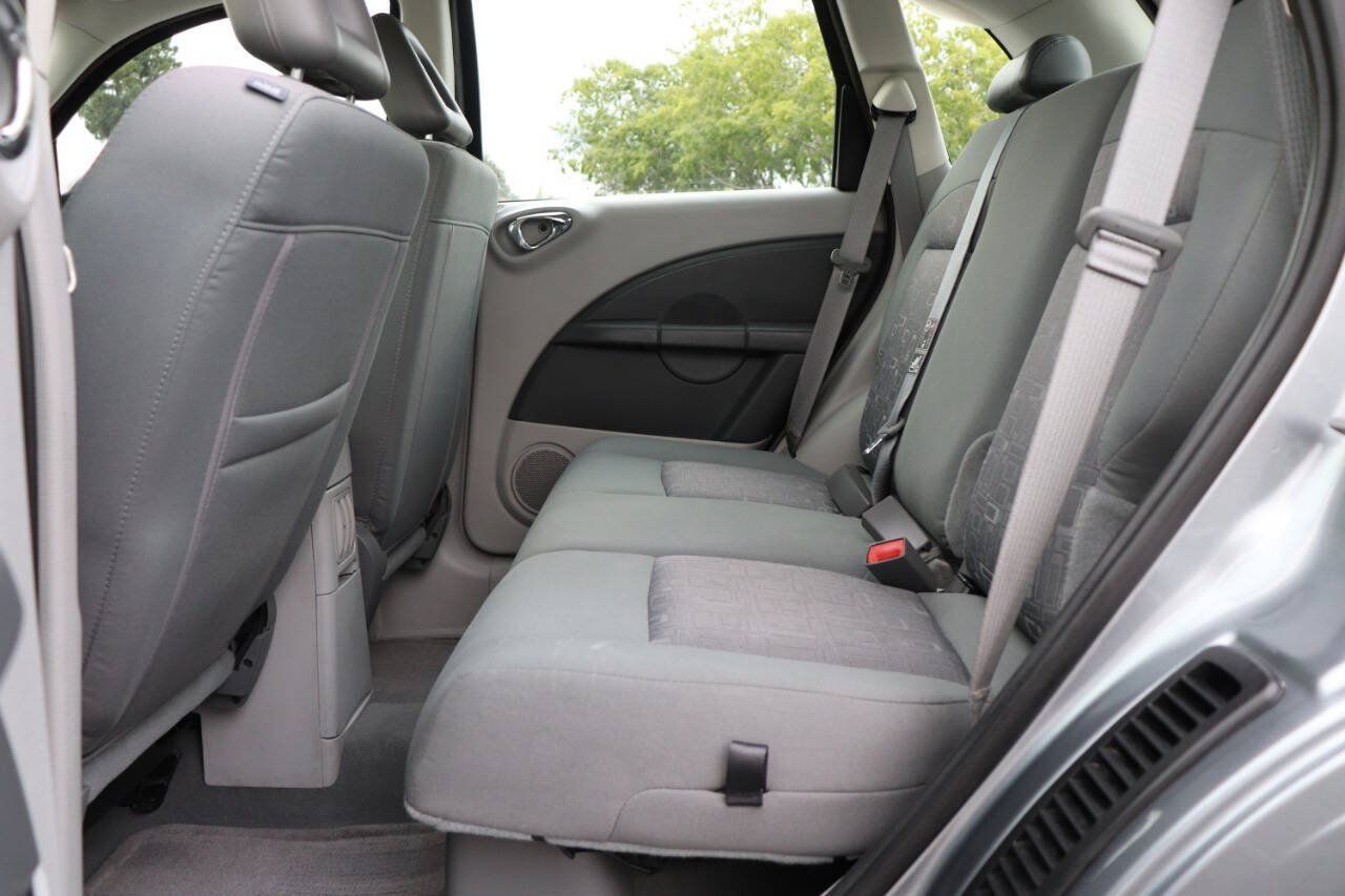 Used 2009 Chrysler PT Cruiser FWD image 23
