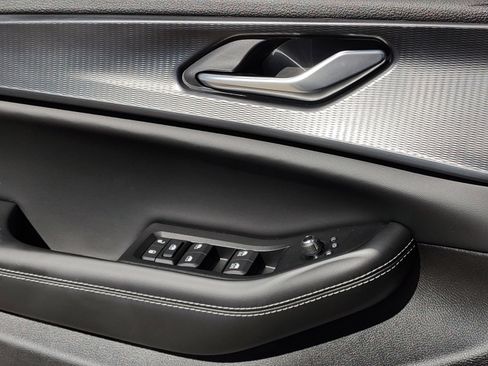 New 2025 Jeep Grand Cherokee L Altitude RWD image 26