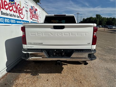 Used 2025 Chevrolet Silverado 2500 LT w/ Convenience Package AWD/4WD image 4