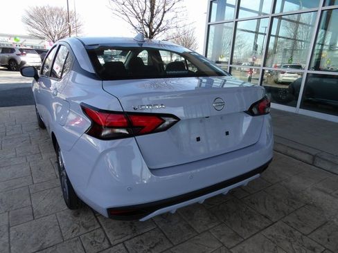 Used 2025 Nissan Versa SV w/ Trunk Package image 5