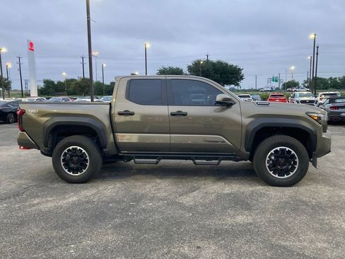 Used 2026 Toyota Tacoma TRD Off-Road AWD/4WD image 4