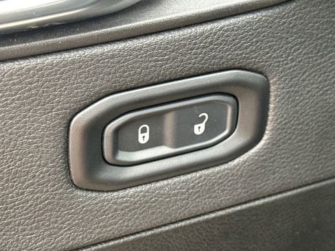 Used 2025 Jeep Wrangler Unlimited Sahara w/ Safety Group AWD/4WD image 21