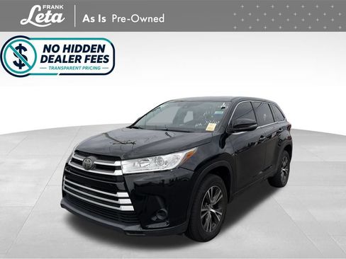 Used 2018 Toyota Highlander LE FWD image 1