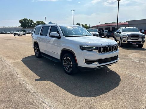 Used 2022 Jeep Wagoneer Series III AWD/4WD image 7