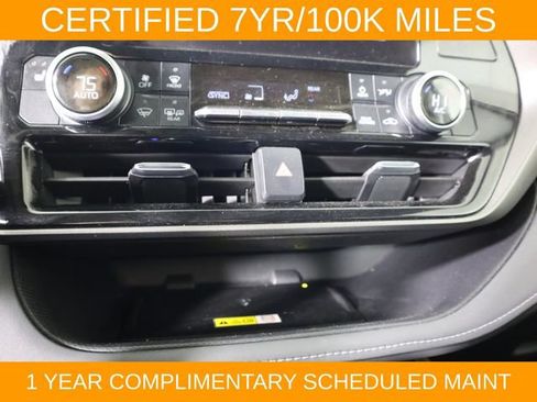 Used 2024 Toyota Highlander XLE FWD image 47