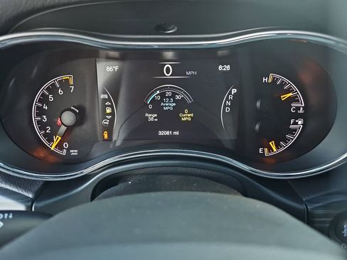 Used 2019 Jeep Grand Cherokee Altitude image 10