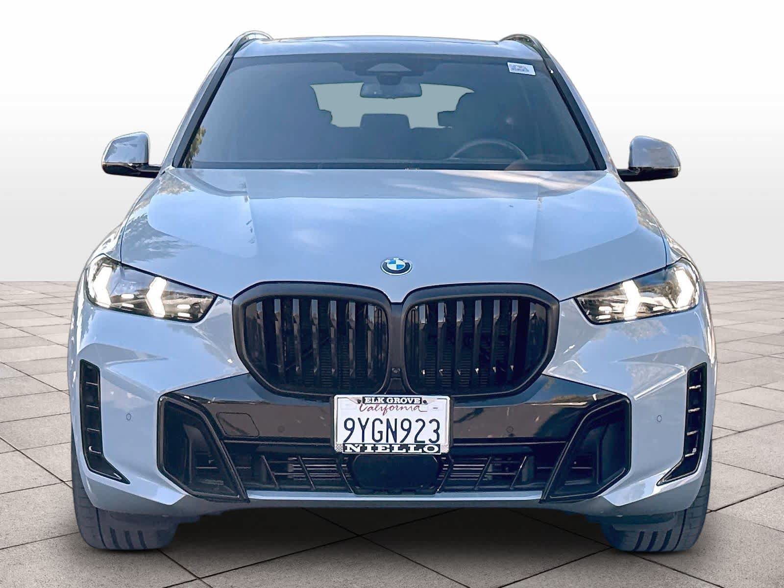 Used 2026 BMW X5 sDrive40i w/ Executive Package RWD image 2