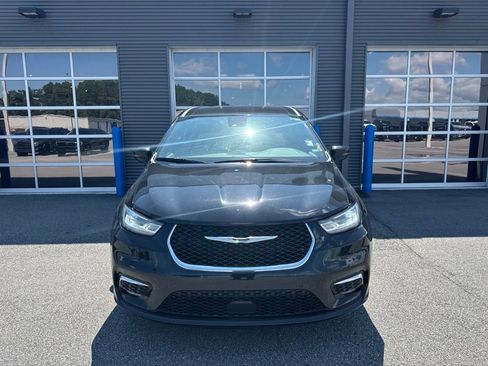 Used 2025 Chrysler Pacifica Select FWD image 5