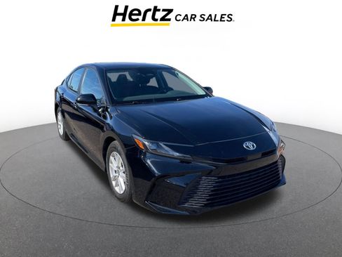 Used 2025 Toyota Camry LE image 1