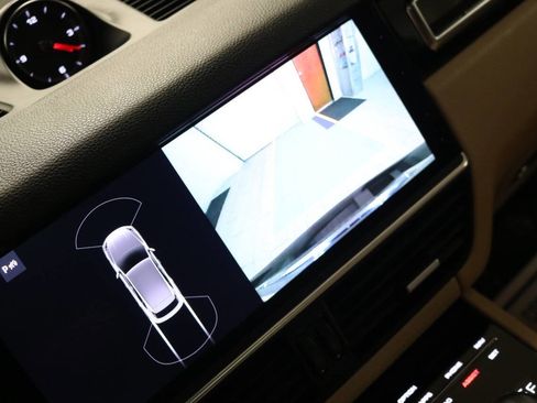 Used 2020 Porsche Cayenne image 26