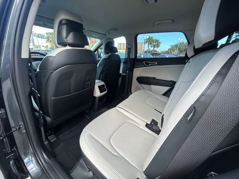 Used 2025 Kia Sportage EX image 15