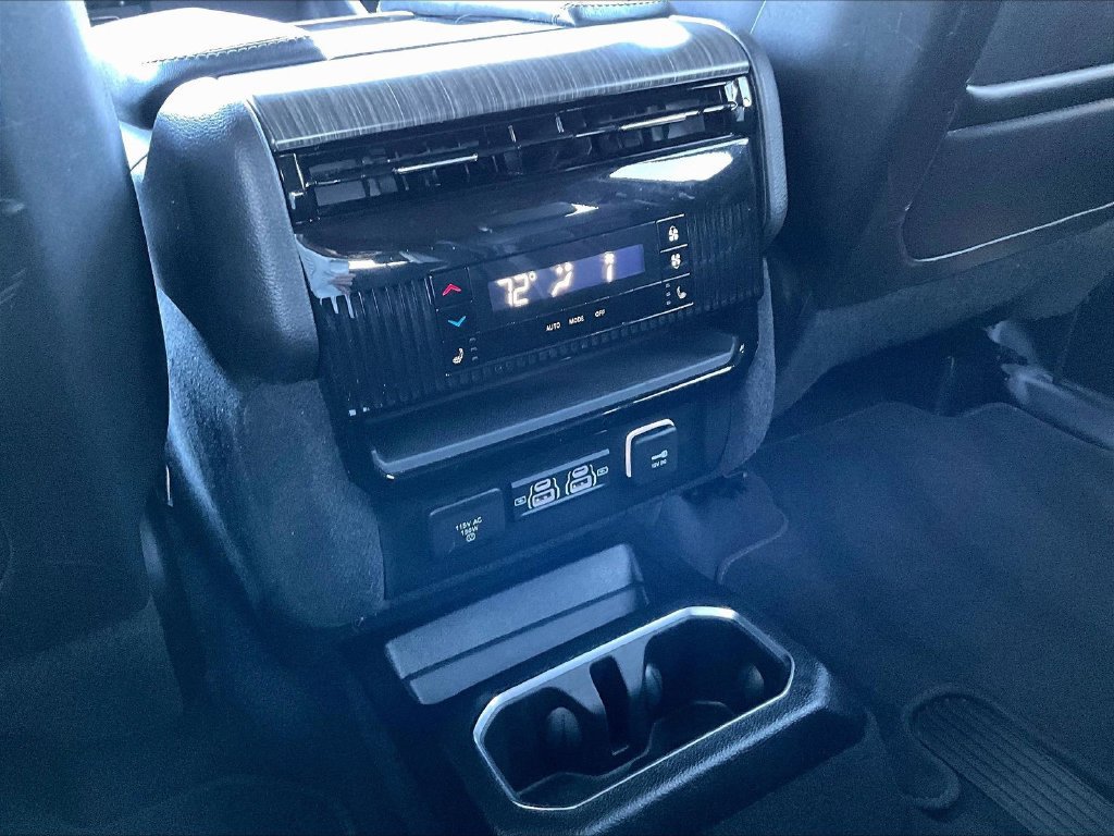 Used 2024 Jeep Wagoneer Series III AWD/4WD image 12