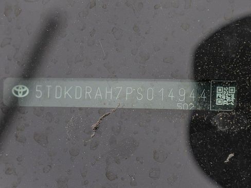 Used 2023 Toyota Highlander XLE image 38