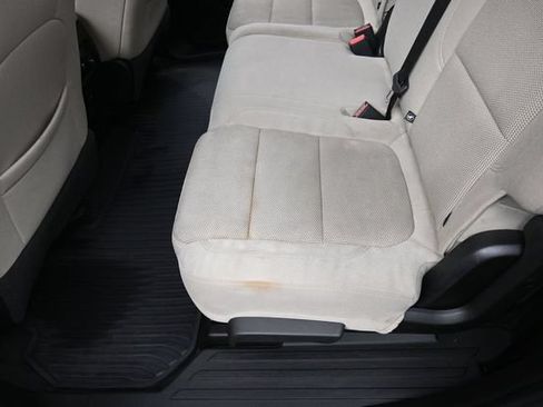 Used 2022 Chevrolet Traverse LS FWD image 23