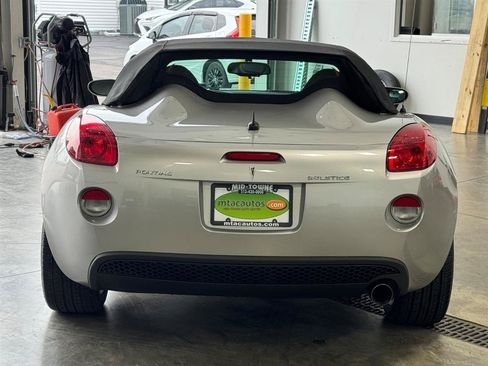 Used 2007 Pontiac Solstice Convertible w/ Premium Package RWD image 25