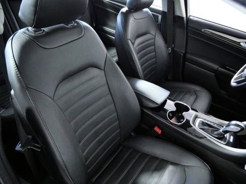 Used 2015 Ford Fusion SE w/ Equipment Group 202A image 12