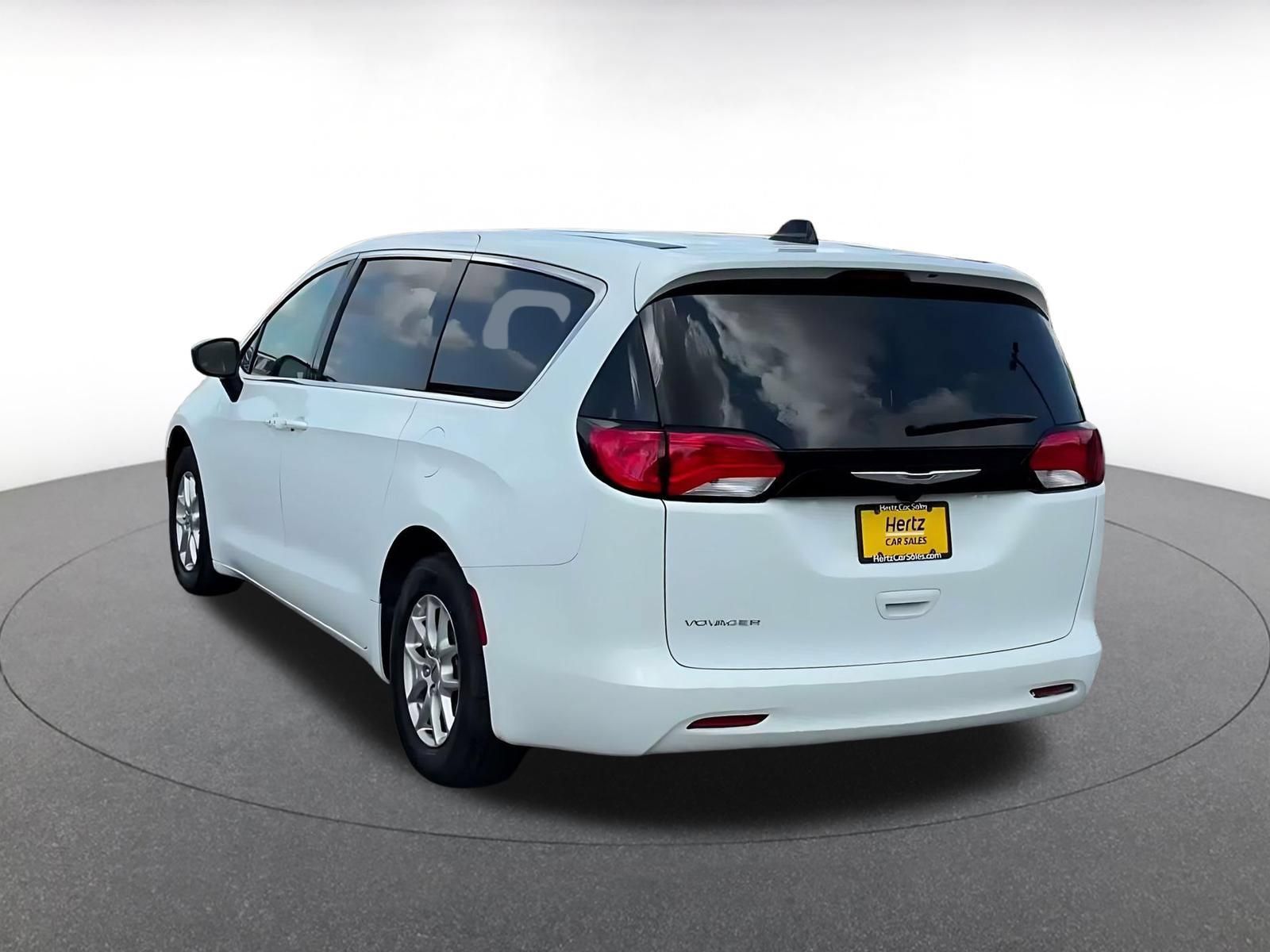Used 2024 Chrysler Voyager LX FWD image 10