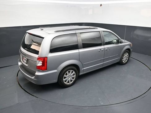 Used 2016 Chrysler Town & Country Touring w/ Driver Convenience Group FWD image 38
