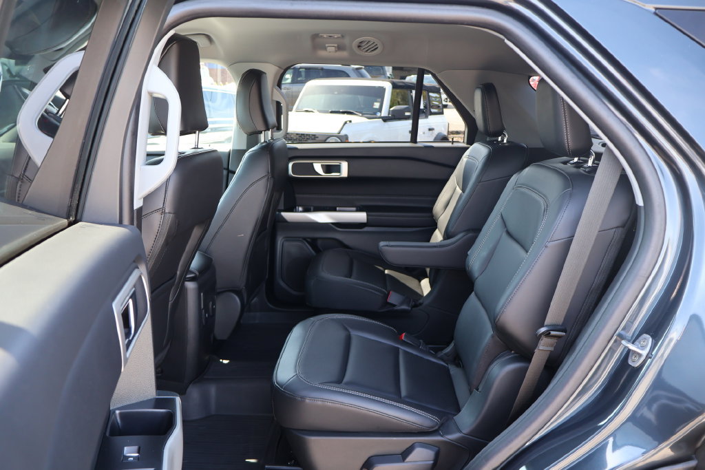 Used 2023 Ford Explorer XLT w/ Equipment Group 202A AWD/4WD image 19