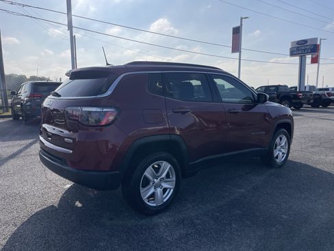 Used 2022 Jeep Compass Latitude image 2