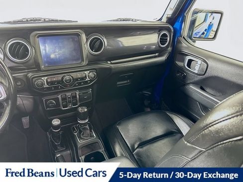 Used 2022 Jeep Wrangler Unlimited Sahara AWD/4WD image 30