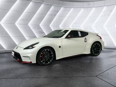 Used 2020 Nissan 370Z NISMO RWD image 3