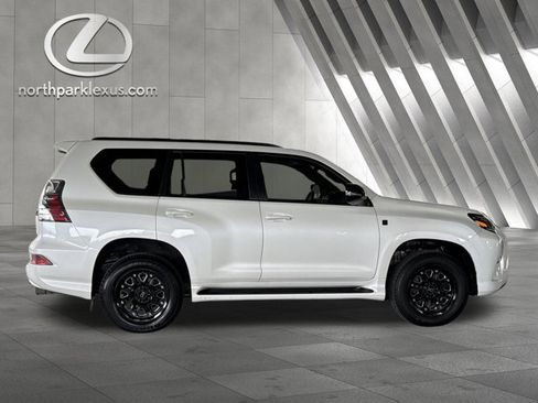 Used 2020 Lexus GX 460 Premium w/ Premium Package image 4