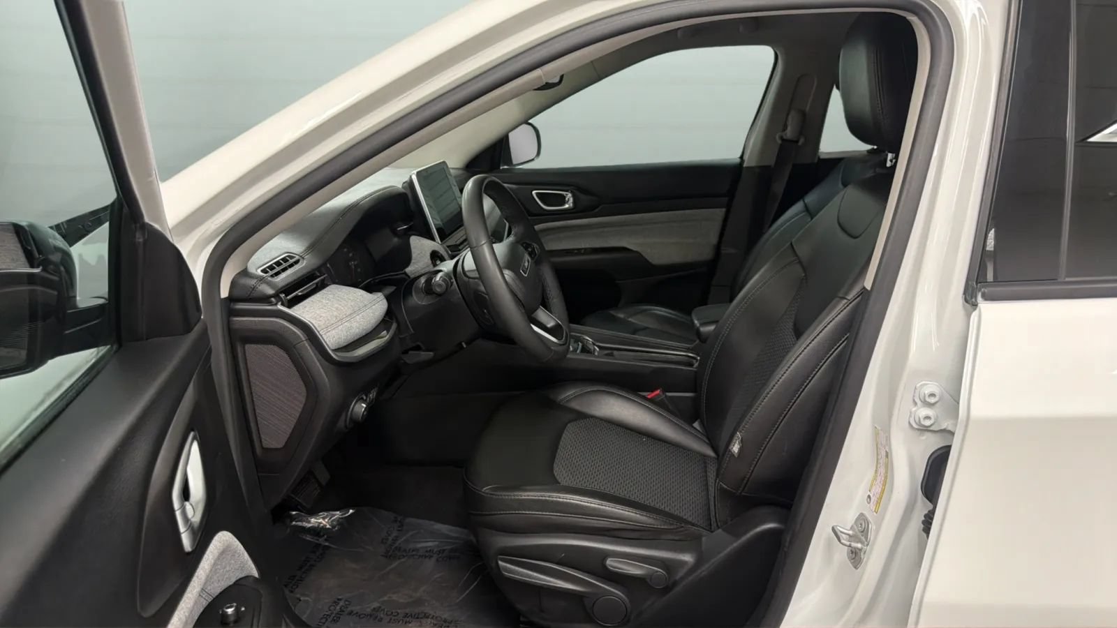 Used 2022 Jeep Compass Latitude FWD image 21