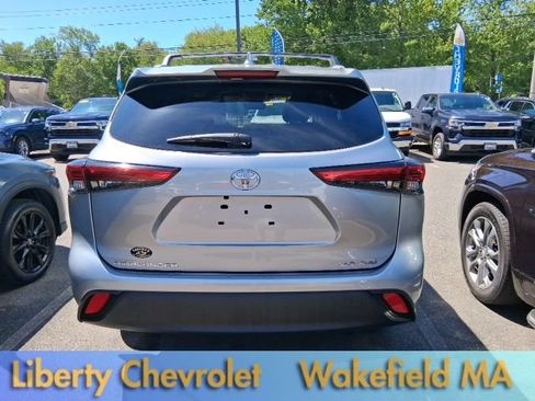Used 2023 Toyota Highlander XLE AWD/4WD image 11