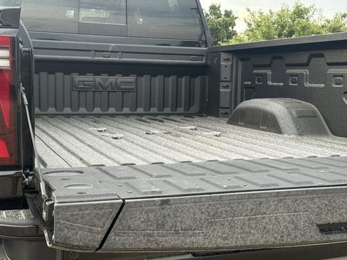New 2026 GMC Sierra 2500 Denali Ultimate w/ LPO, Black Badging Package AWD/4WD image 10