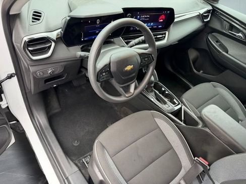 Used 2025 Chevrolet TrailBlazer LT FWD image 10