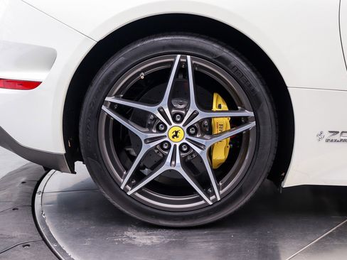Used 2017 Ferrari California T RWD image 17