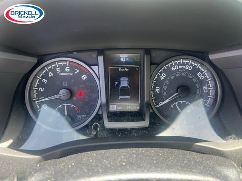Used 2022 Toyota Tacoma TRD Off-Road w/ TRD Premium Off Road Package AWD/4WD image 5