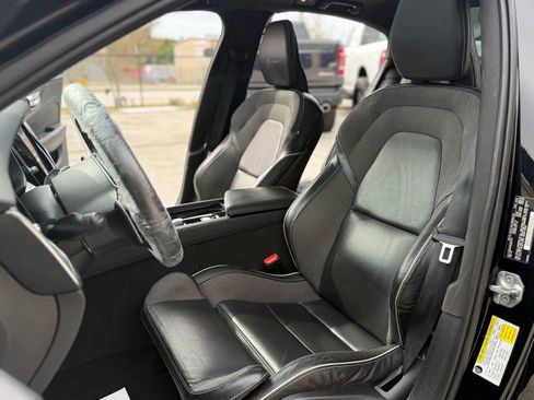 Used 2019 Volvo S60 T5 R-Design image 18