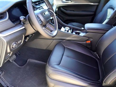 New 2025 Jeep Grand Cherokee L Limited image 9