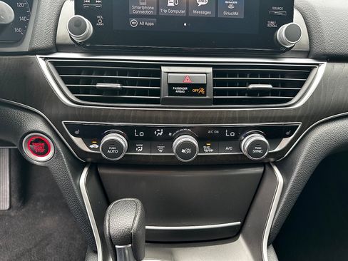 Used 2018 Honda Accord EX image 18