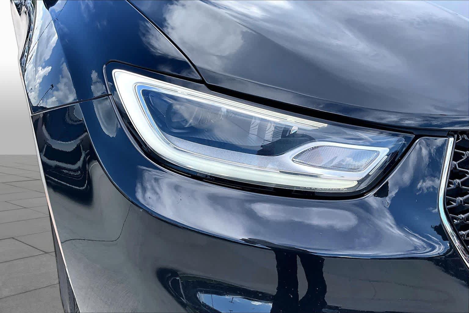 Used 2023 Chrysler Pacifica Touring-L FWD image 26
