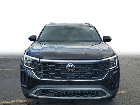 Used 2025 Volkswagen Atlas Cross Sport SE FWD image 2