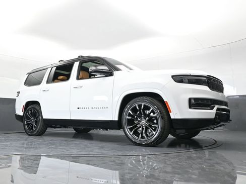 Used 2024 Jeep Grand Wagoneer Series III w/ Quick Order Packagew 28T image 87