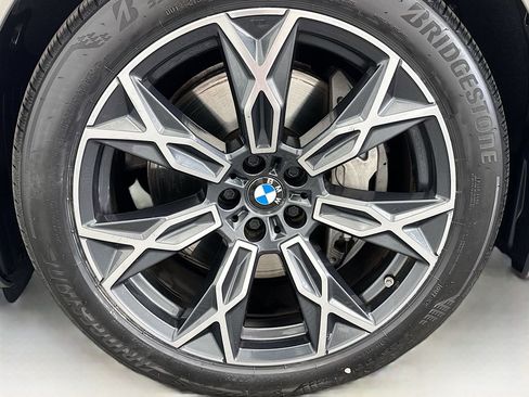 Certified 2024 BMW i7 xDrive60 image 29