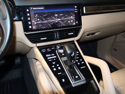Used 2022 Porsche Cayenne Platinum Edition AWD/4WD image 46