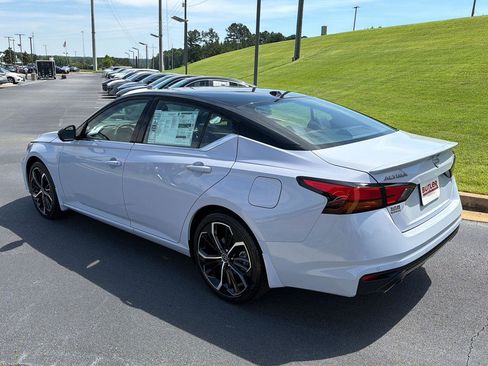 New 2026 Nissan Altima 2.5 SR w/ SR Premium Package FWD image 4