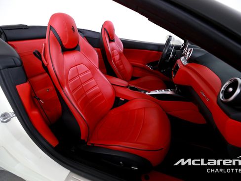 Used 2017 Ferrari California T image 21