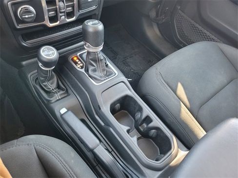 Used 2020 Jeep Wrangler Unlimited Sahara image 25