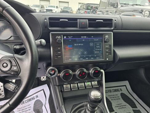 Used 2024 Toyota GR86 Premium image 21