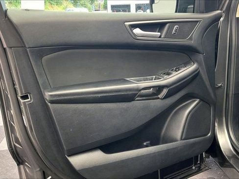 Used 2016 Ford Edge SE image 25