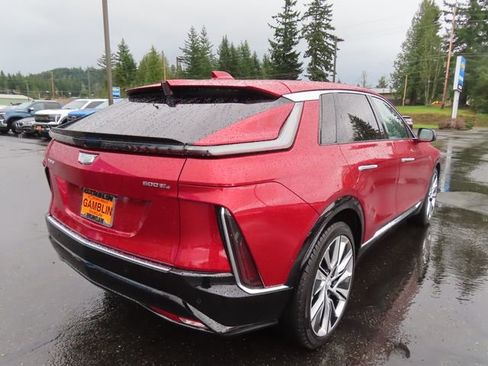 Used 2024 Cadillac Lyriq Luxury w/ LPO, Floor Liner Package image 8