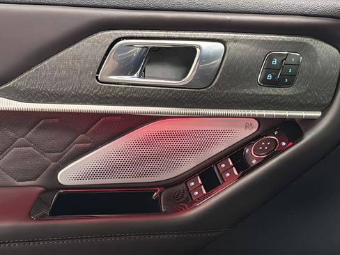 Used 2025 Ford Explorer Platinum w/ LUX Leather Package image 18