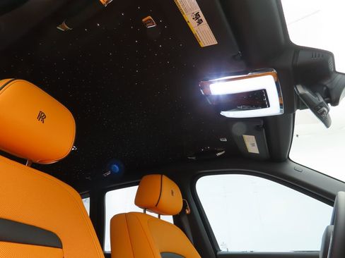 Certified 2023 Rolls-Royce Cullinan w/ Cullinan Package image 18